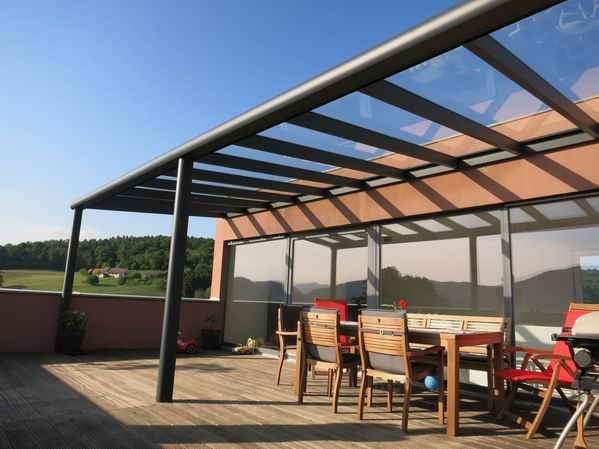 überdachte Dachterrasse mit Glas
