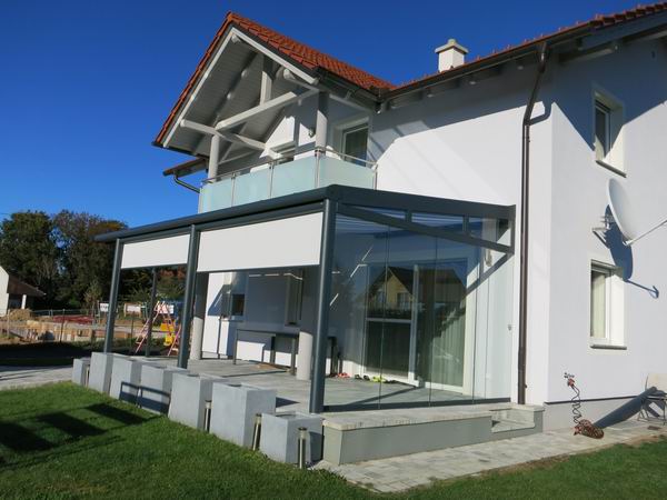 Terrassendach mit Seitenverglasung aus Schiebeelementen